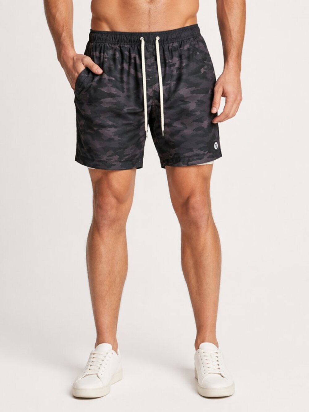 Vuori Swim Trunks Men Medium Black Camo | 6” Inseam Lined Athletic Board Shorts